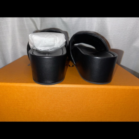 New LV black mule size 37.5 - Picture 5 of 13